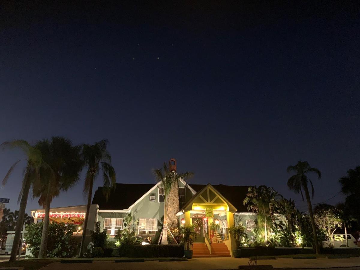 Sea Breeze Manor Inn St. Petersburg Bagian luar foto